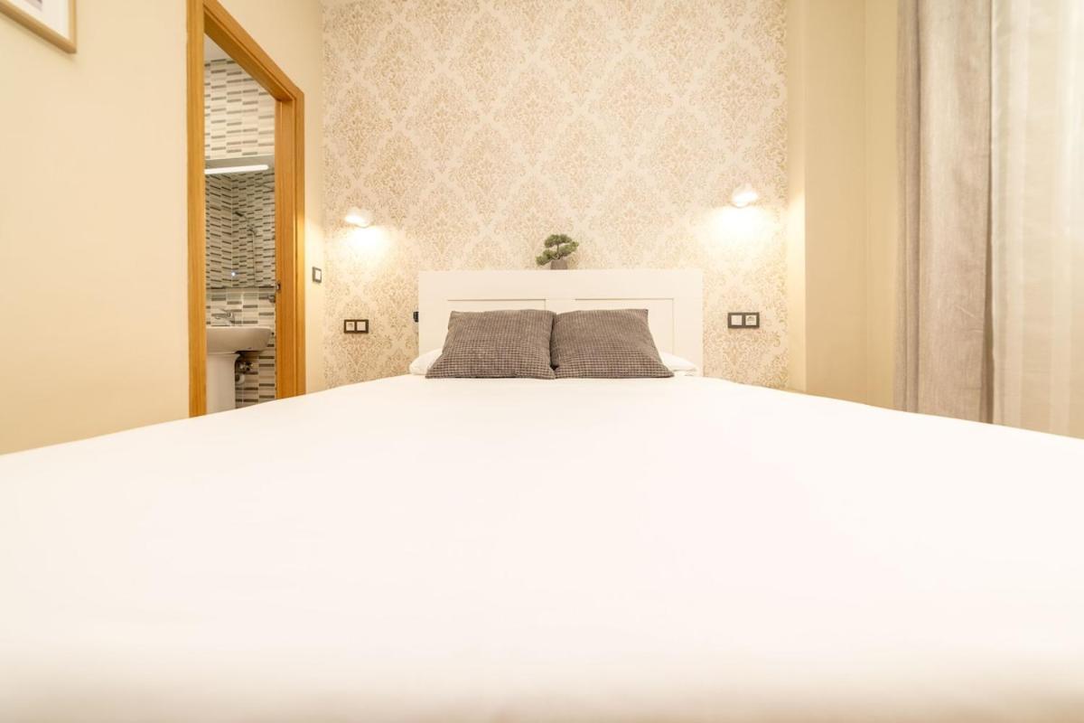 -Malagasunapts- Stylish City Centre Pool&Parking Екстериор снимка
